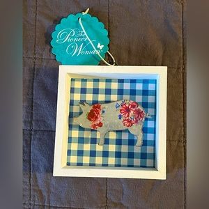 Pioneer Woman Shaddow Box Decor Pig NWT